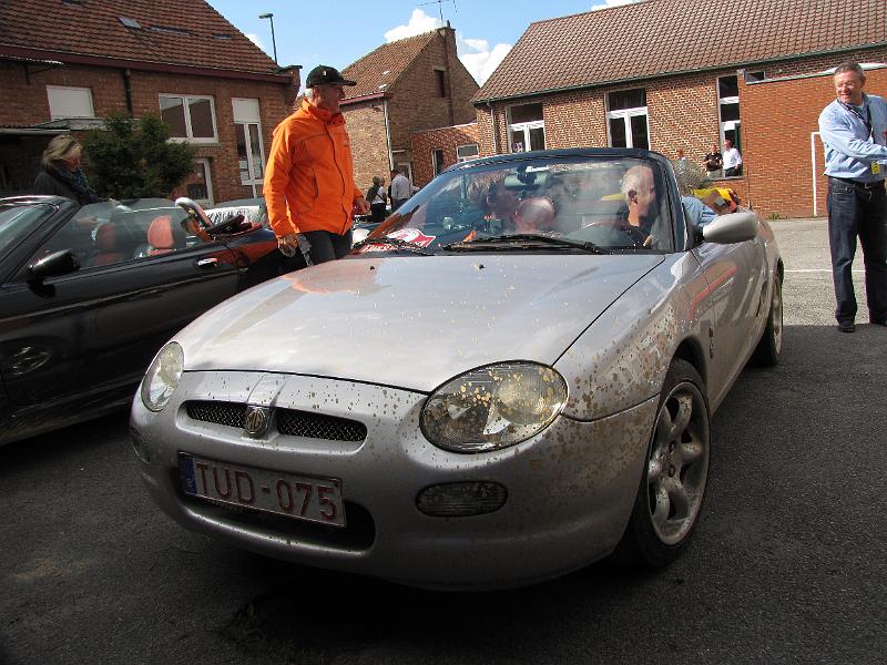 Dag 3, Dinant-St. Truiden (207).JPG - Nog eentje die iets heeft willen proberen